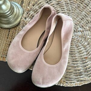 Women’s Groundies wide toe box flat shoes